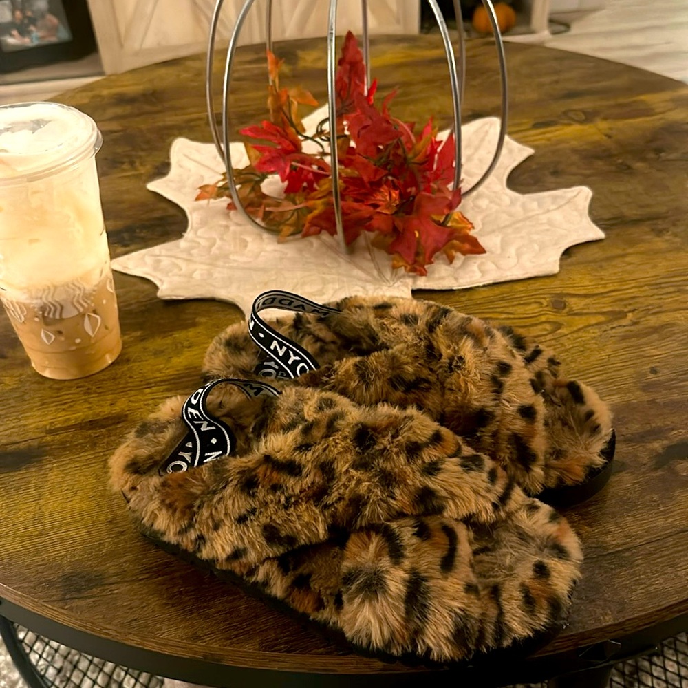 Madden nyc slippers size 6